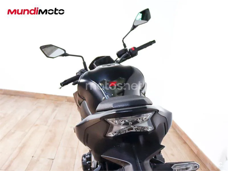 Kawasaki Z900 - Vista 9