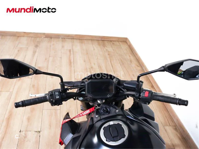 Kawasaki Z900 - Vista 11