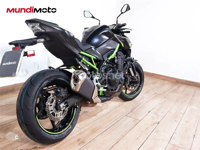Kawasaki Z900 - Vista 3