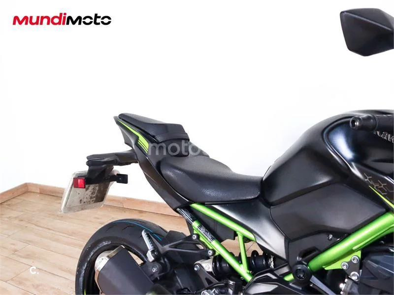 Kawasaki Z900 - Vista 32