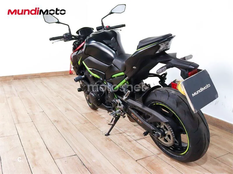 Kawasaki Z900 - Vista 8