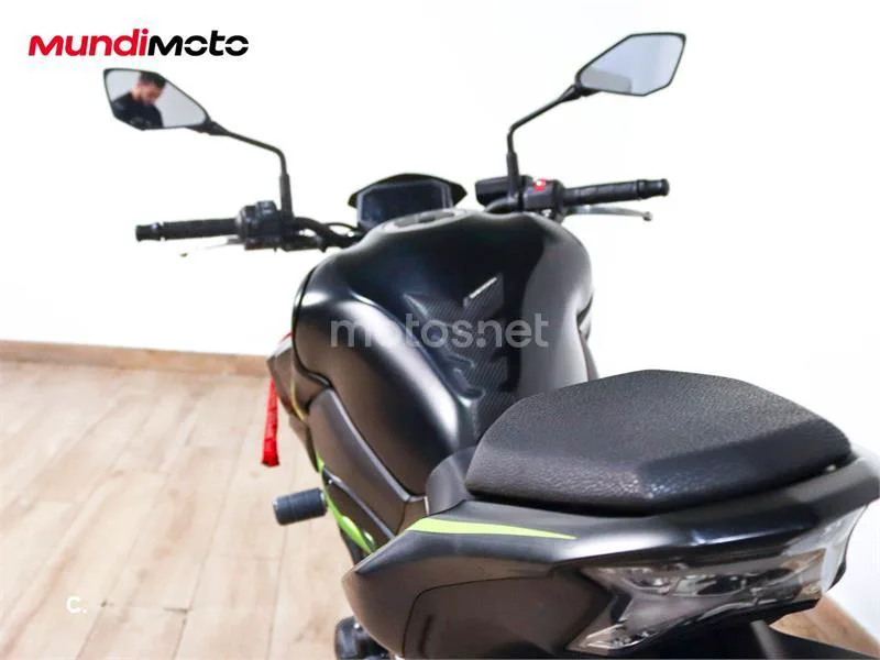 Kawasaki Z900 - Vista 9