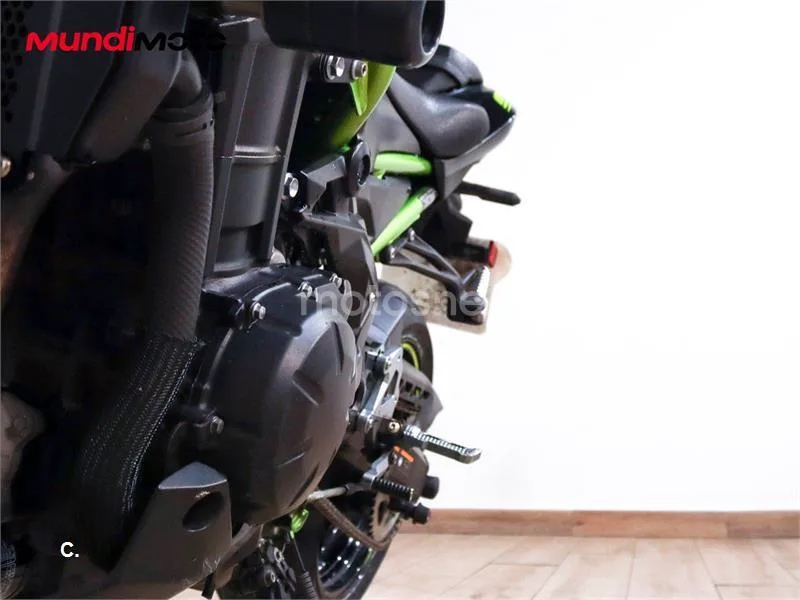 Kawasaki Z900 - Vista 10