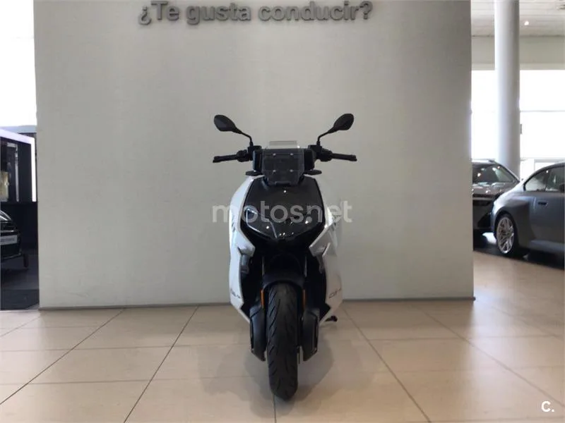 BMW CE 04 - Vista 3
