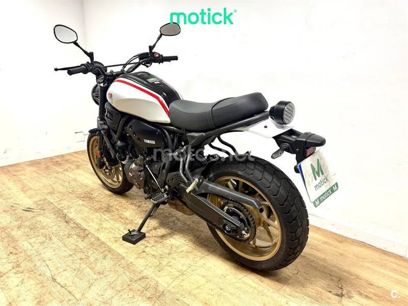 Yamaha XSR700 - Vista 10