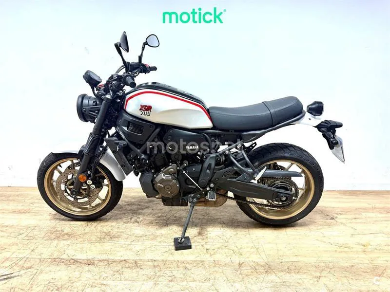 Yamaha XSR700 - Vista 6