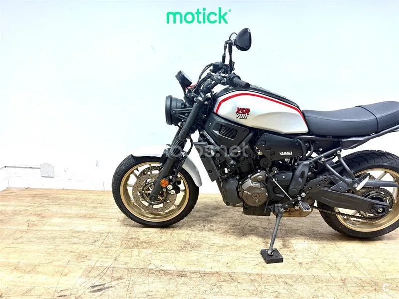 Yamaha XSR700 - Vista 7