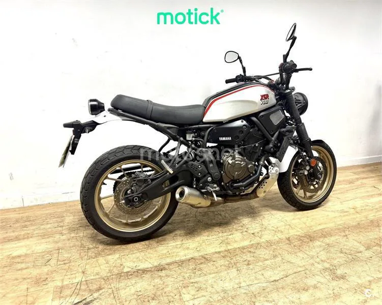 Yamaha XSR700 - Vista 9