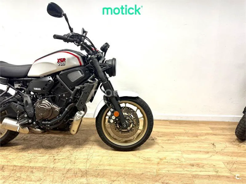 Yamaha XSR700 - Vista 3