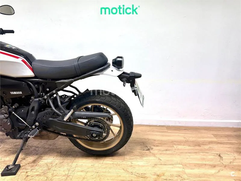 Yamaha XSR700 - Vista 8
