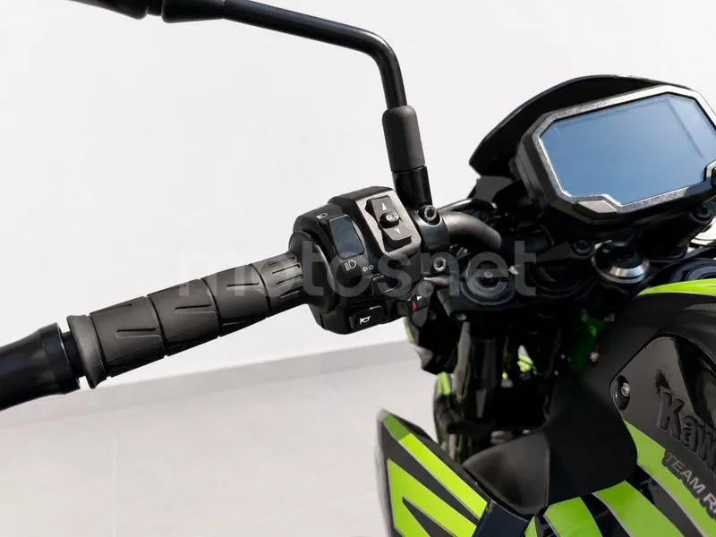 Kawasaki Z900 - Vista 13