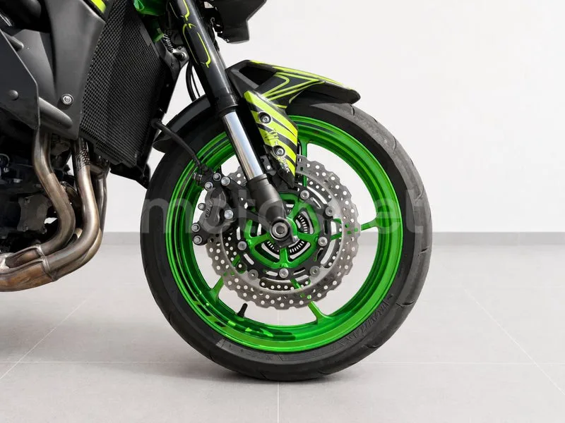 Kawasaki Z900 - Vista 4