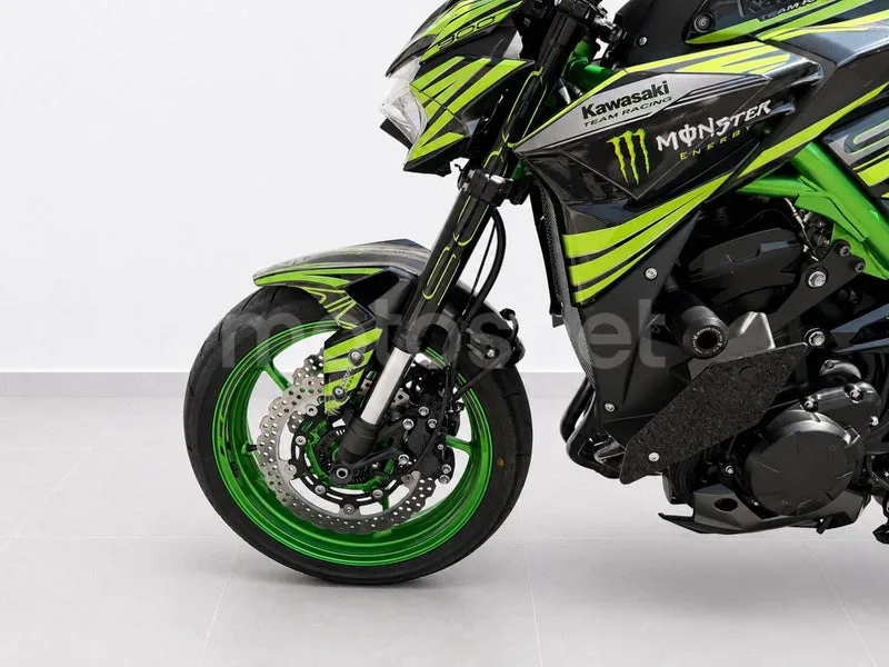 Kawasaki Z900 - Vista 9