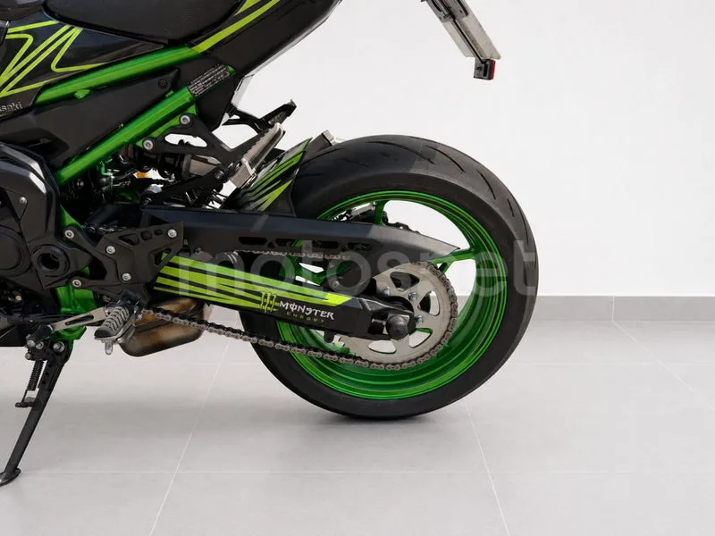 Kawasaki Z900 - Vista 10