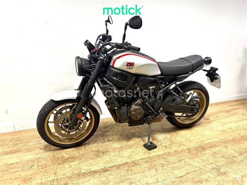 Yamaha XSR700 - Vista 11