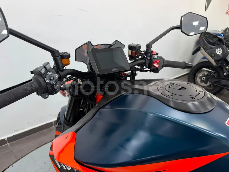 KTM 1290 Super Duke R - Vista 11
