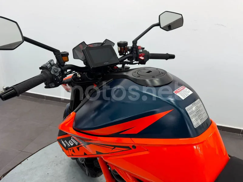 KTM 1290 Super Duke R - Vista 12
