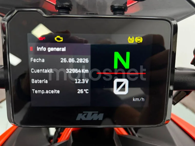 KTM 1290 Super Duke R - Vista 14