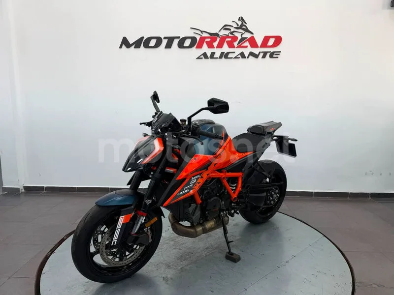 KTM 1290 Super Duke R - Vista 16