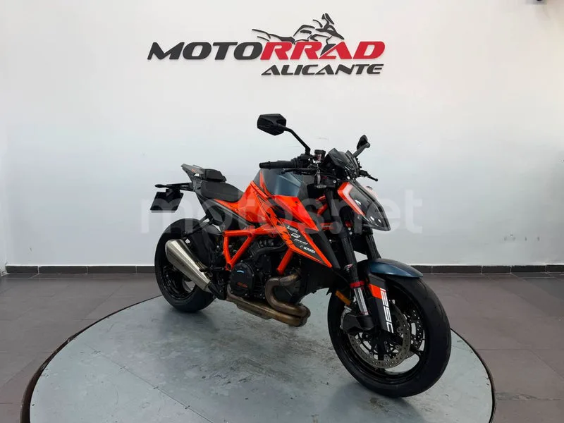 KTM 1290 Super Duke R - Vista 18