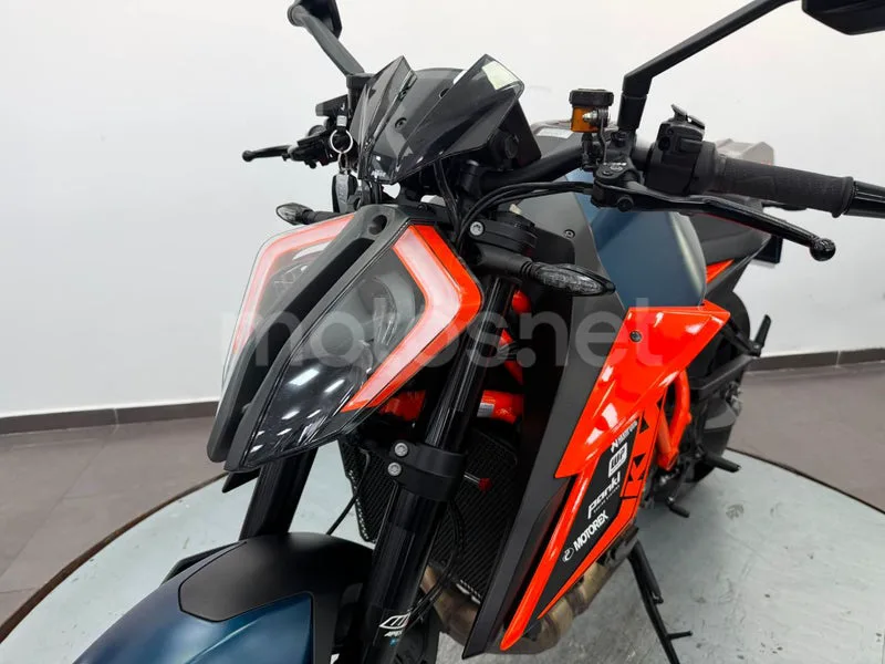 KTM 1290 Super Duke R - Vista 19