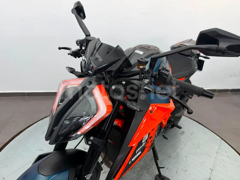 KTM 1290 Super Duke R - Vista 20