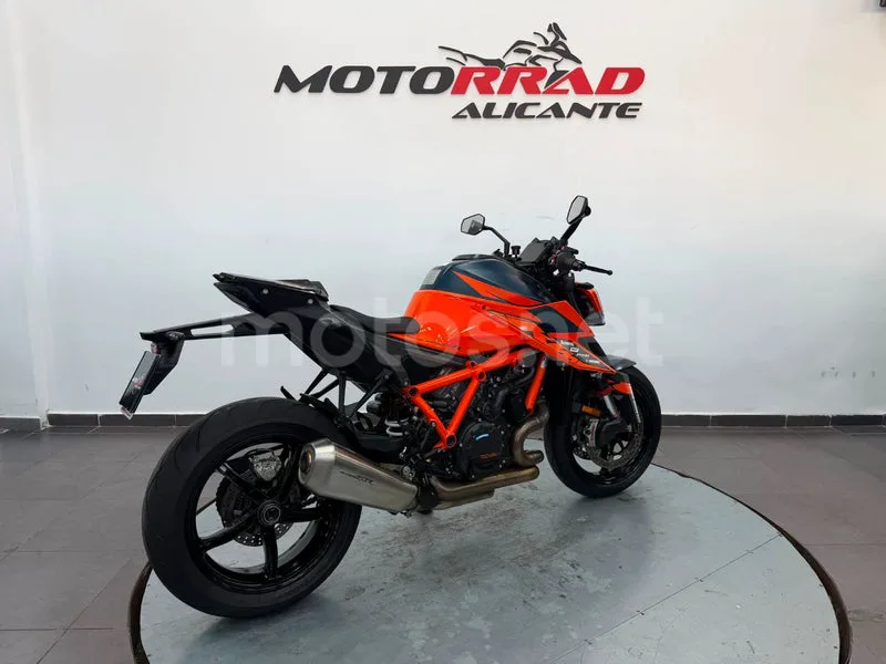 KTM 1290 Super Duke R - Vista 3