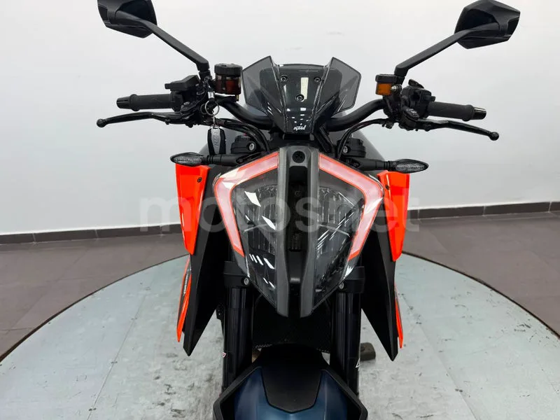 KTM 1290 Super Duke R - Vista 21