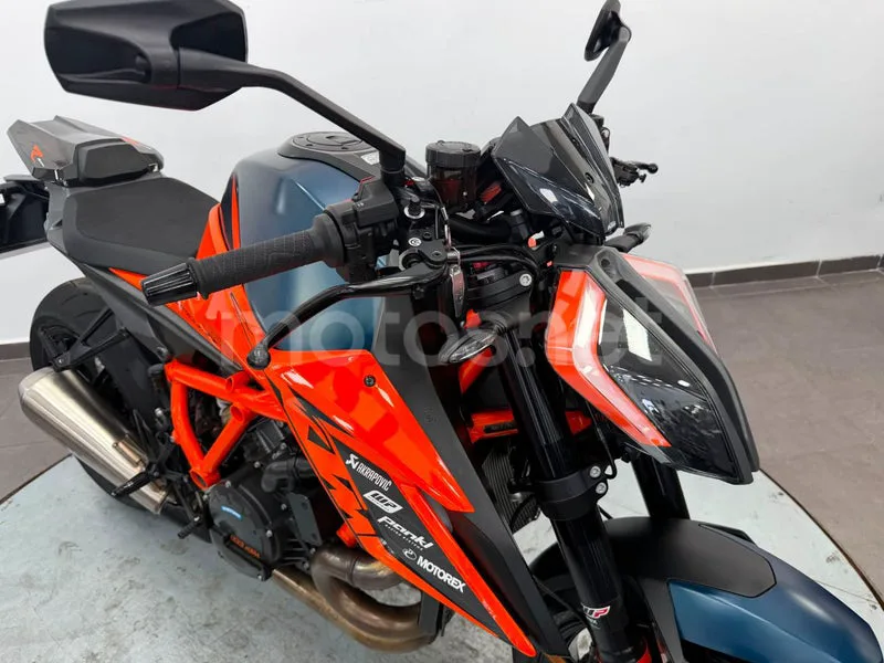 KTM 1290 Super Duke R - Vista 23