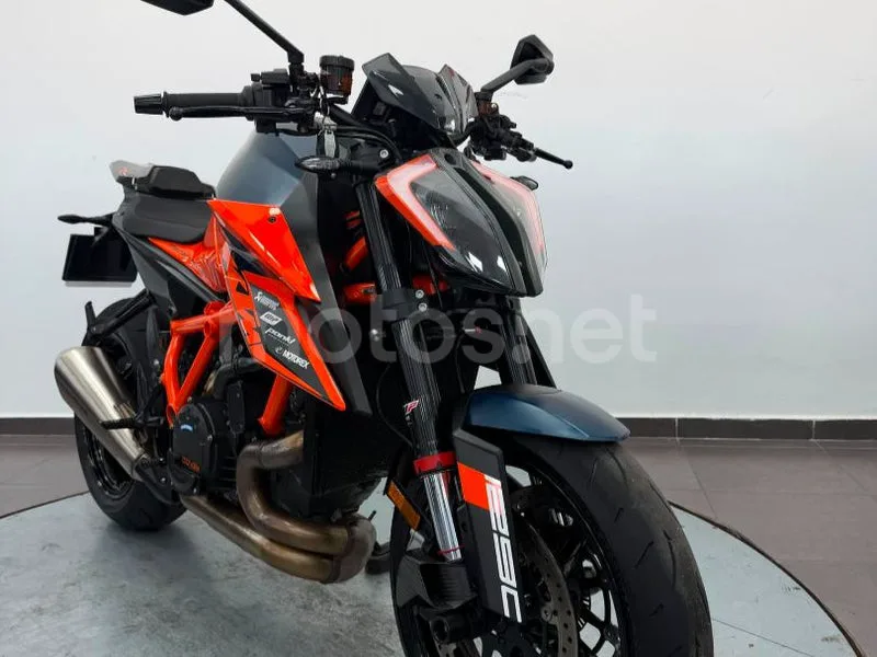 KTM 1290 Super Duke R - Vista 24