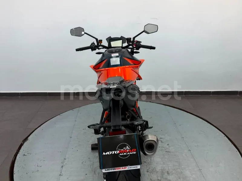 KTM 1290 Super Duke R - Vista 4