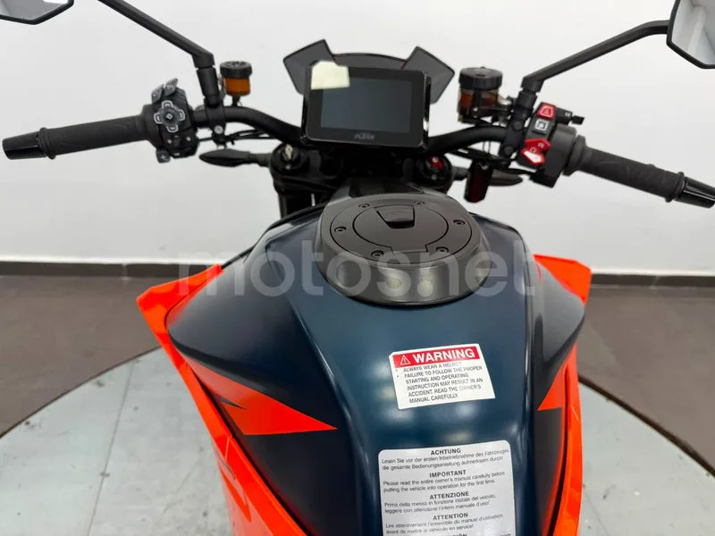 KTM 1290 Super Duke R - Vista 9