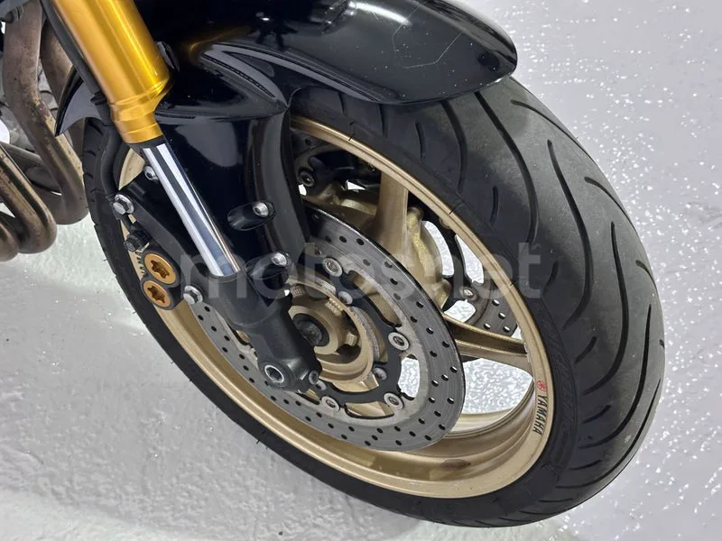 Yamaha FZ8 - Vista 17