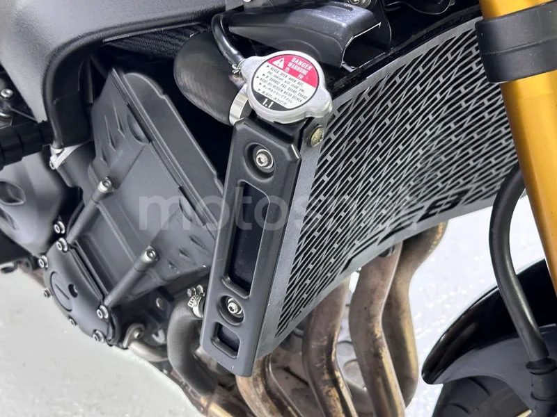 Yamaha FZ8 - Vista 18