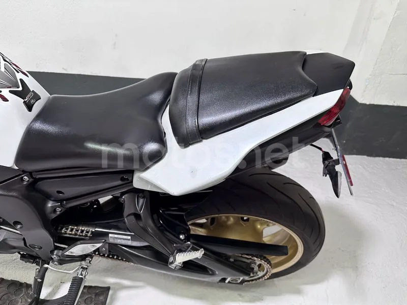 Yamaha FZ8 - Vista 23