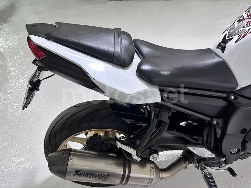 Yamaha FZ8 - Vista 24