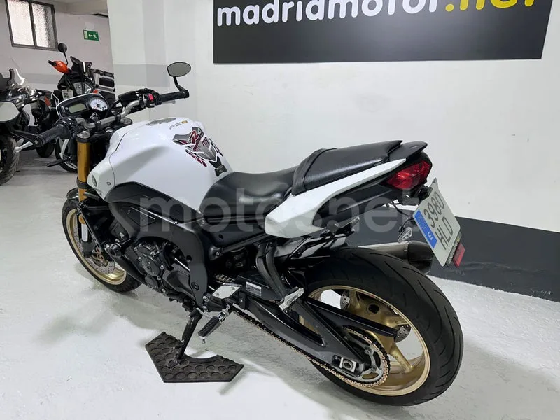 Yamaha FZ8 - Vista 6