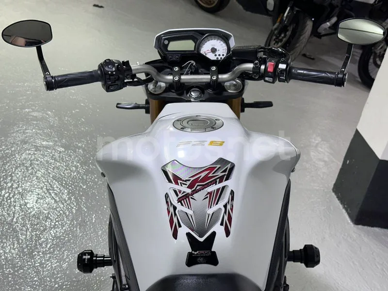 Yamaha FZ8 - Vista 10