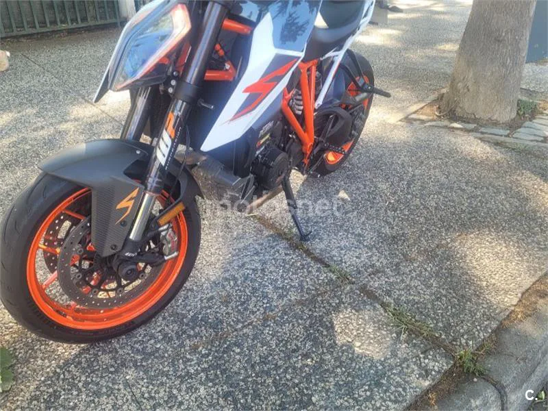 KTM 1290 Super Duke R - Vista 3