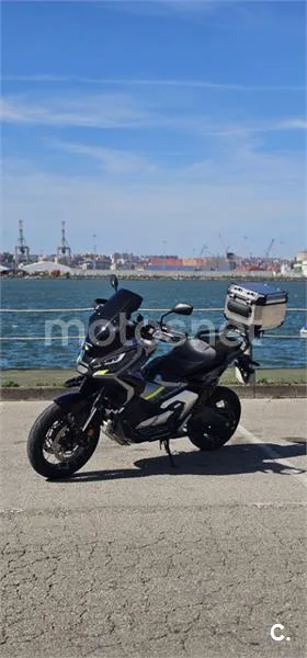 Honda X-ADV - Vista 4