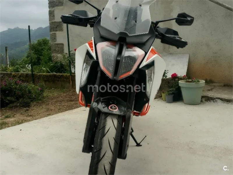 KTM 1290 Super Duke GT - Vista 3