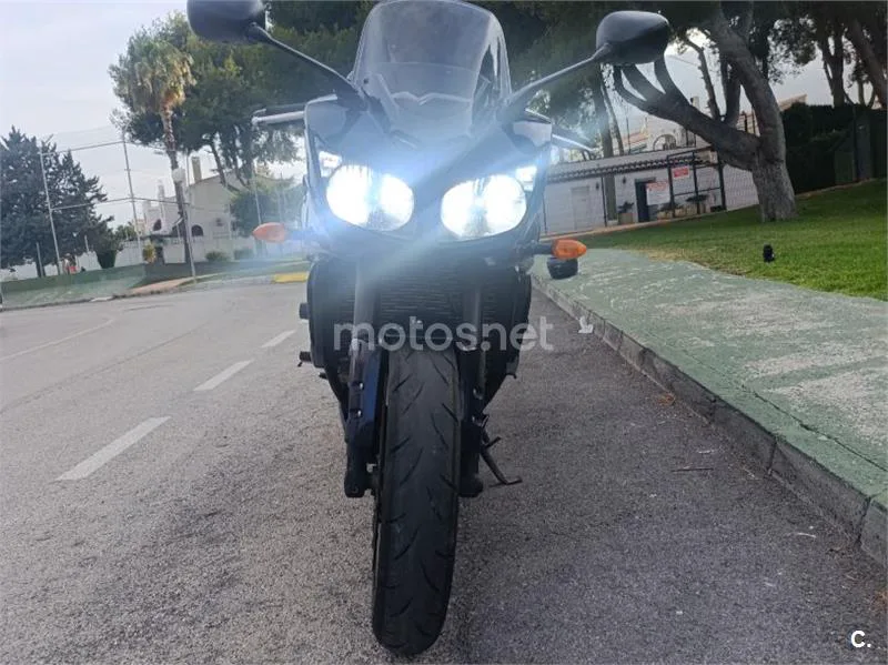 Yamaha FZ1 Fazer - Vista 4