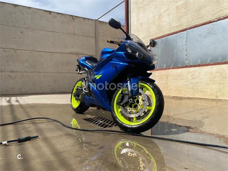 Yamaha YZF-R1 - Vista 6