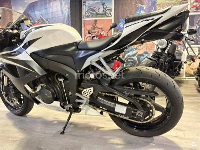 Honda CBR600RR - Vista 4
