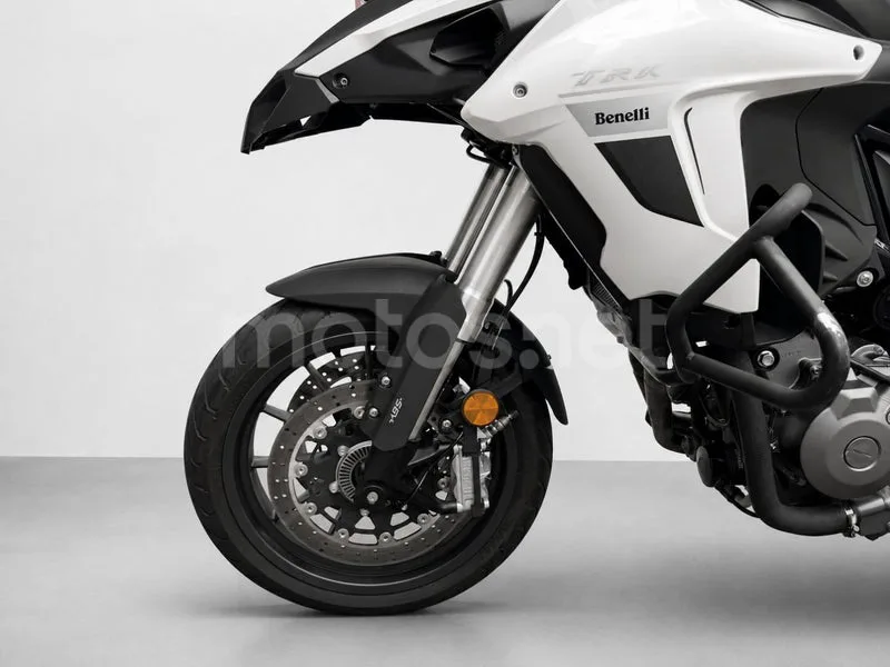 Benelli TRK 502 - Vista 8