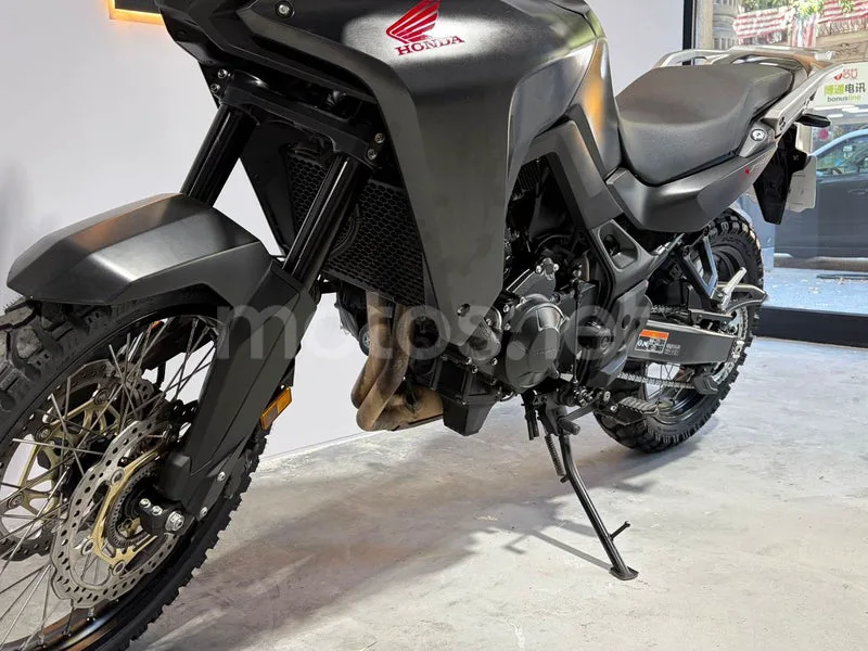 Honda XL750 Transalp - Vista 5