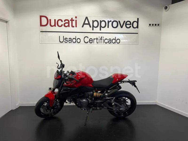 Ducati Monster - Vista 4