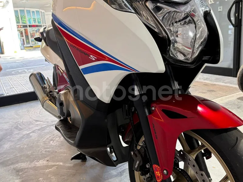 Honda Integra 750 S - Vista 11