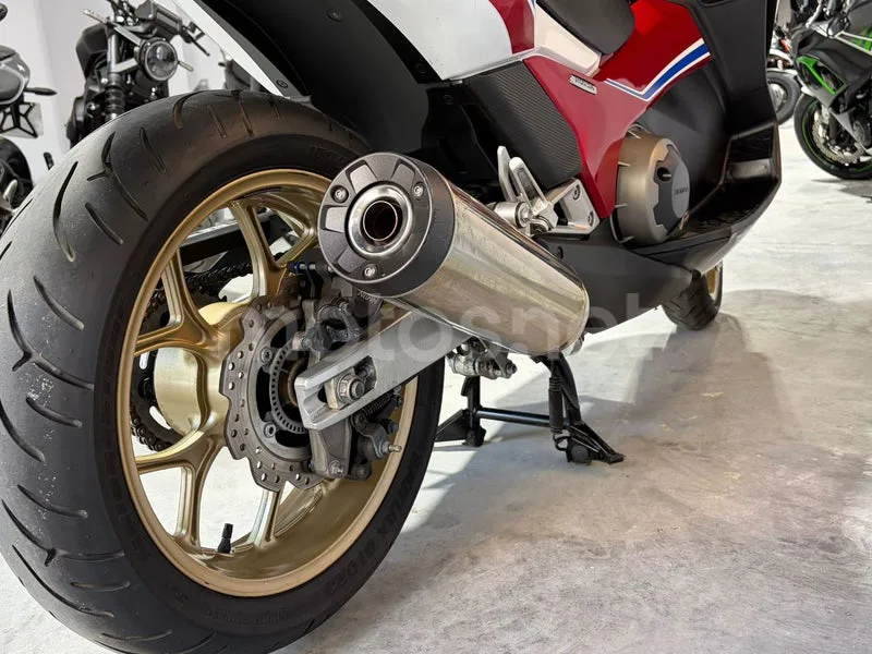 Honda Integra 750 S - Vista 5