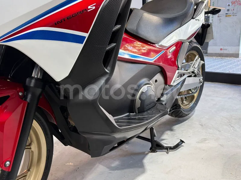 Honda Integra 750 S - Vista 8